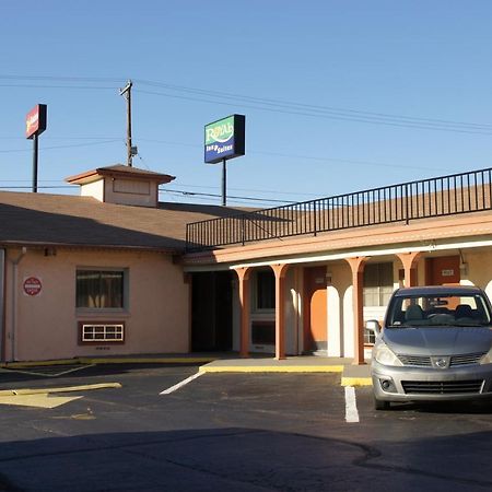ברלינגטון Royalinn & Suites מראה חיצוני תמונה