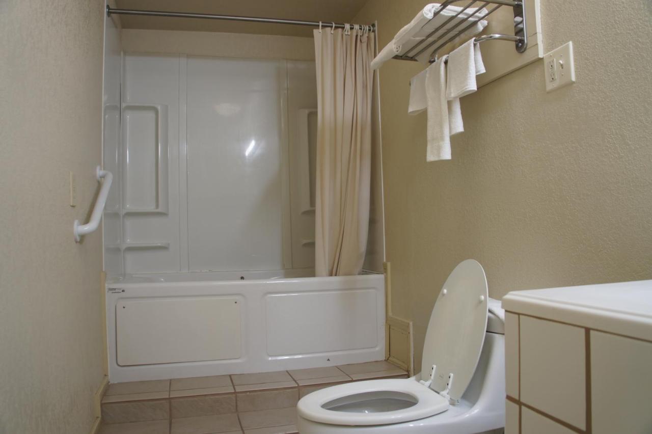 ברלינגטון Royalinn & Suites מראה חיצוני תמונה