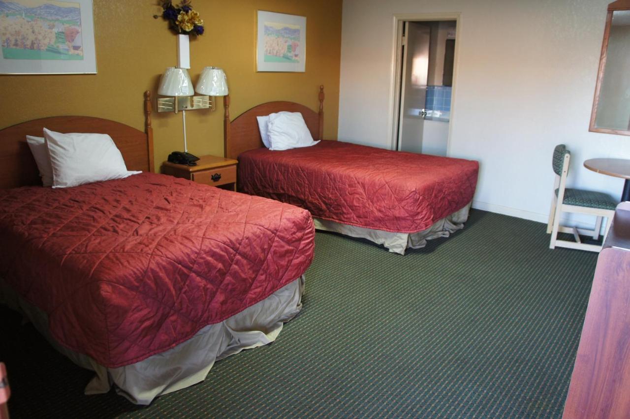 ברלינגטון Royalinn & Suites מראה חיצוני תמונה
