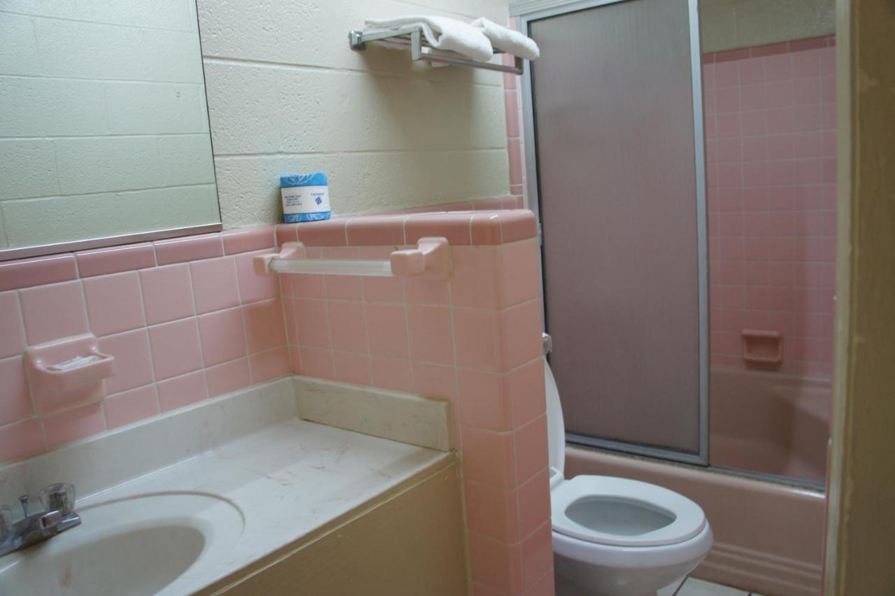 ברלינגטון Royalinn & Suites מראה חיצוני תמונה